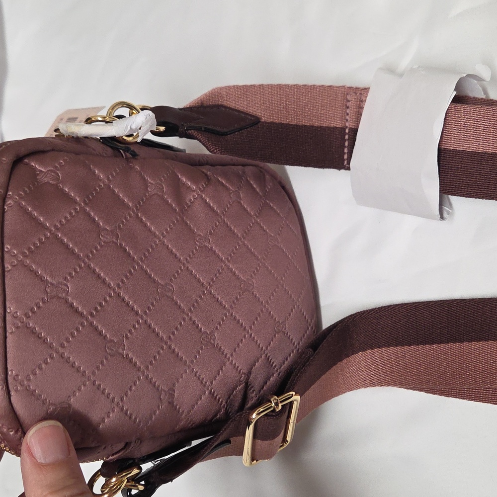 VS Quilted Crossbody Bag with Gold Logo - Picture 4 of 6